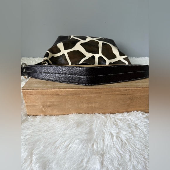 Bueno Cream and Brown Shoulder Bag - Picture 6 of 13